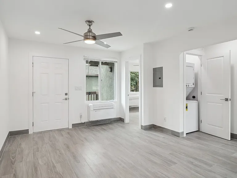 Newly Renovated 2 Bed/2 Bath El Cajon — Photo 4