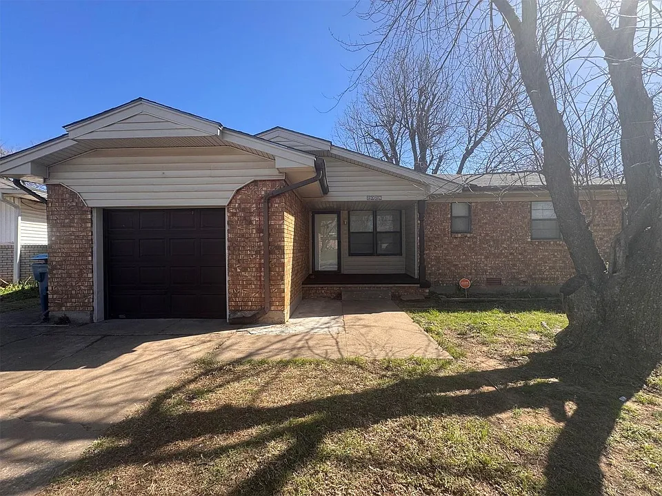 2028 N Mitchell Dr
