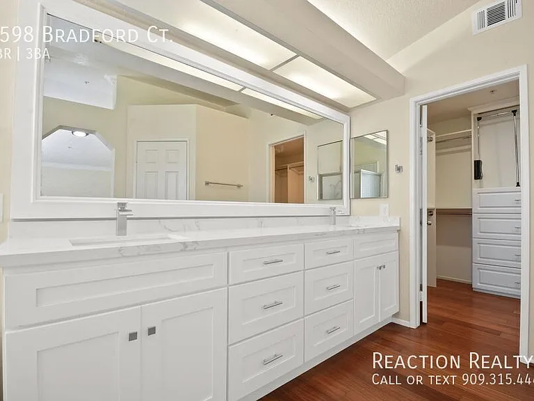 6598 Bradford Ct — Photo 7