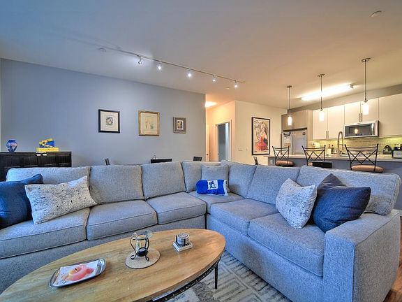 4th image of 238 Olive St APT 402