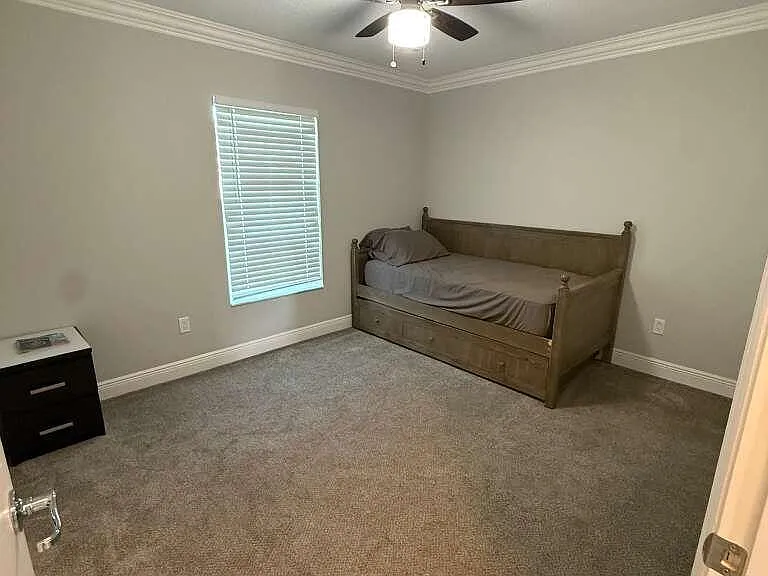 349 NW Hibiscus St — Photo 8