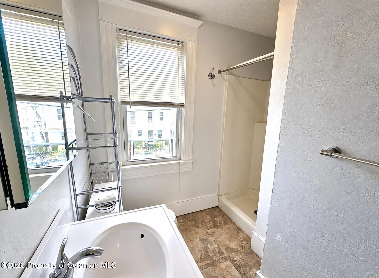 1 bed, 1.0 bath, 695 sqft, $950 — Photo 4