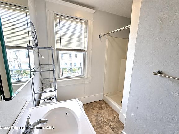 4th image of 216 Elizabeth St Floor 2