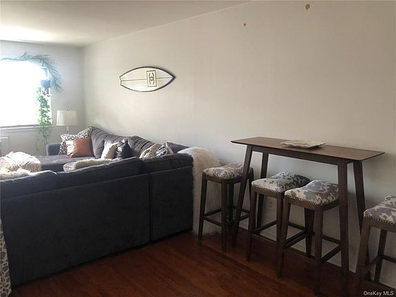 3rd image of 4 W Lawrence Park Dr Unit 10