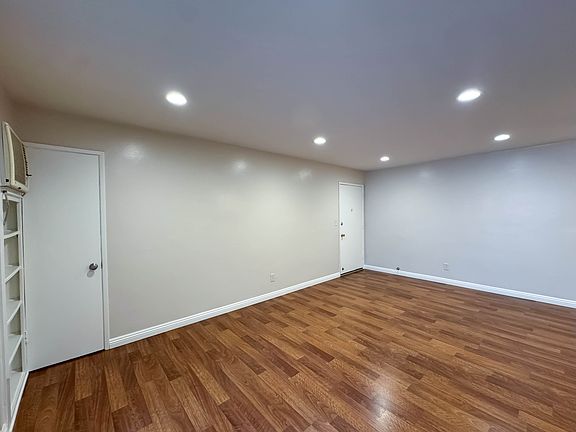 3rd image of 241 S Hudson Ave APT 15