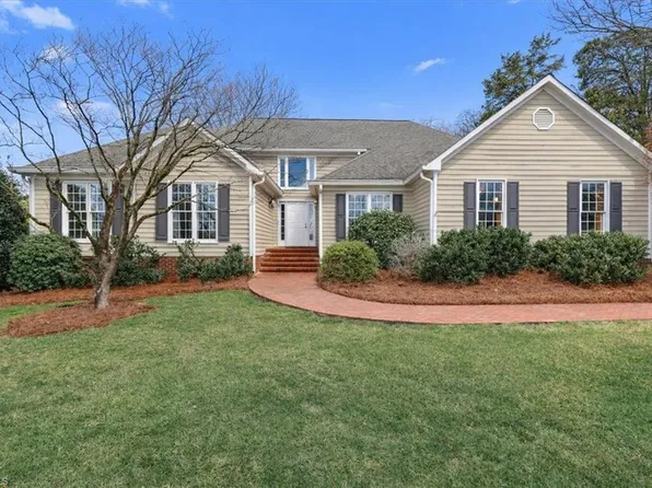 415 N Greenbriar Rd, Statesville, NC 28625