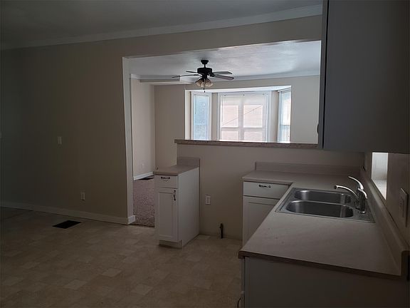 4th image of 55 Woodbine Ave W