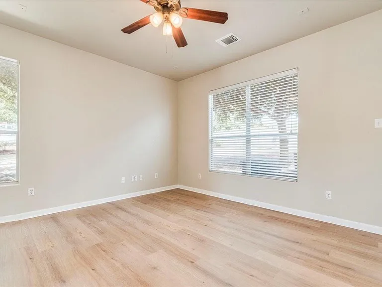 2924 Bond Dr #4C — Photo 8
