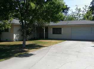 1042 S Whitney Dr, Visalia, CA 93277