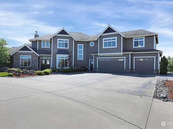 3rd image of 2416 Cascade Drive E