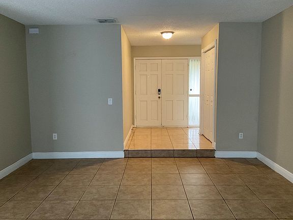 3rd image of 4551 Hillman Ln
