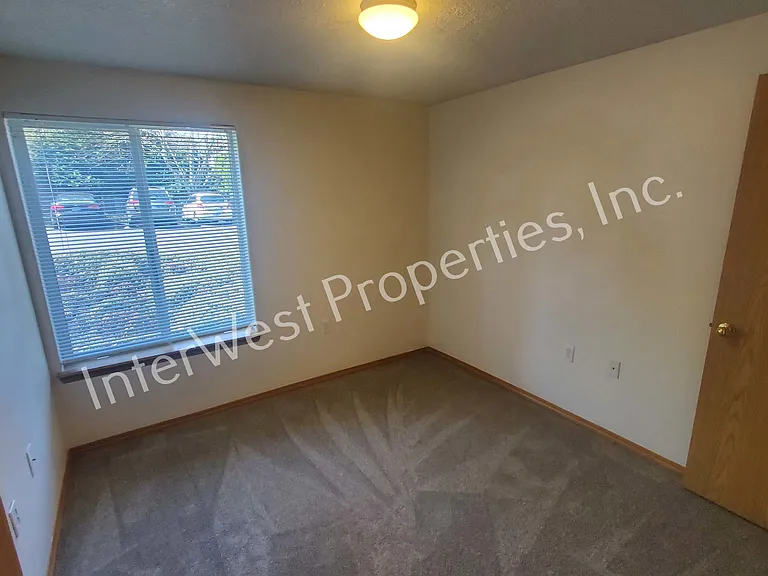 9931 NE Prescott St #13 — Photo 16