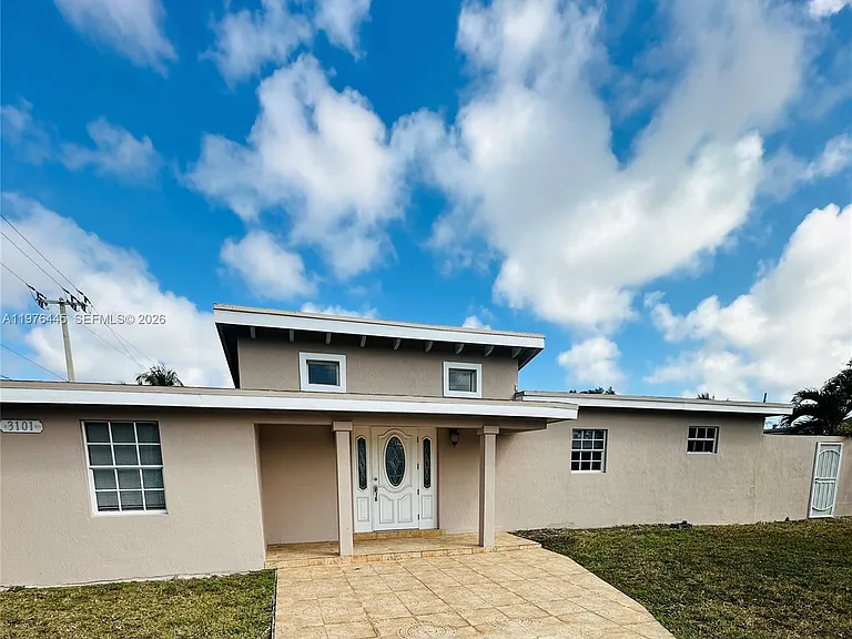 3101 SW 67th Ave — Photo 1