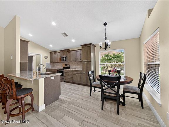4th image of 1143 Old Millpond Rd