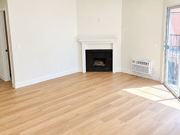 5th image of 1352 N Molino Ave #201-304