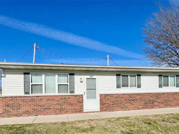 115 N 14th St, Wood River, IL 62095