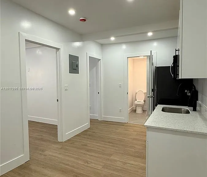 211 SW 10th Ave #5 — Photo 3