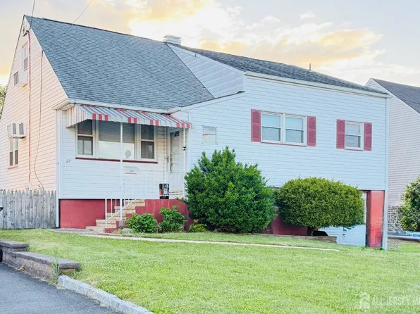 27 Concannon Dr, Fords, NJ 08863