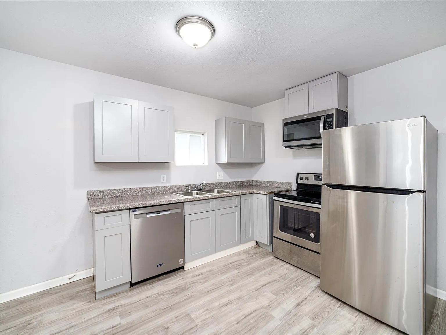 2 bed, 1.0 bath, 741 sqft, $1,100 — Photo 4