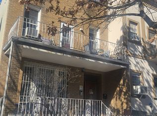 31-22 43rd St #2F, Astoria, NY 11103