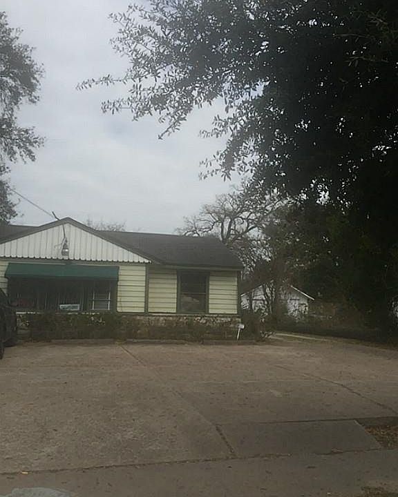 1st image of 411 E Crosstimbers St