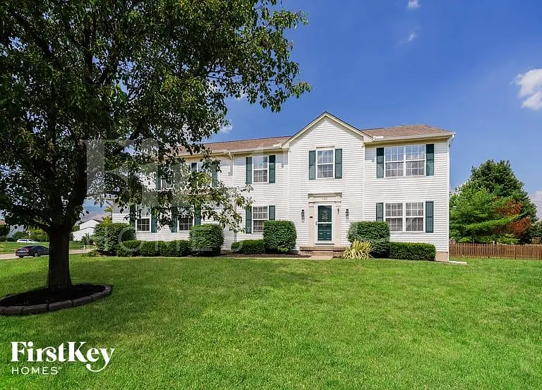 160 Cambridge Dr — Photo 1