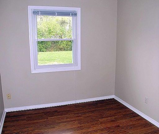 2nd image of 405 Moore Ave