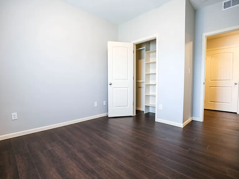 600 E Harrison St #C-301 — Photo 8