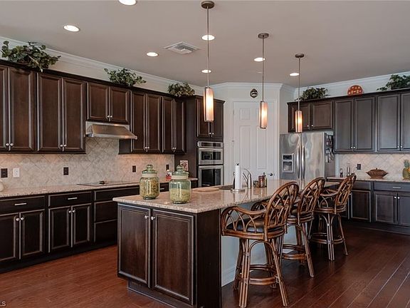 2nd image of 6160 Victory Dr