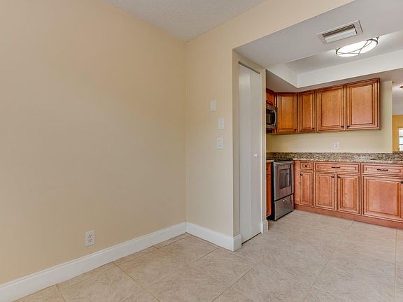 5th image of 14823 Cumberland Dr APT 103