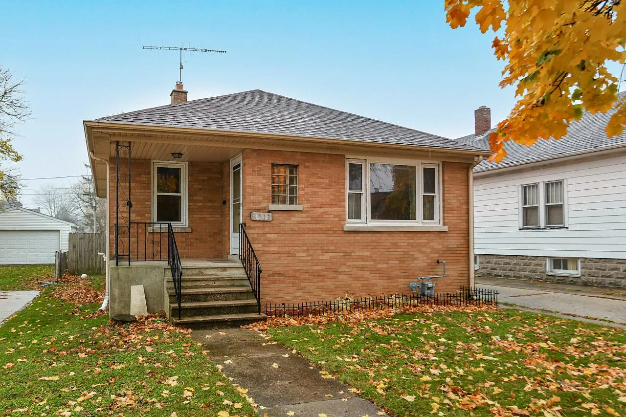 4313 19th AVENUE photo 1