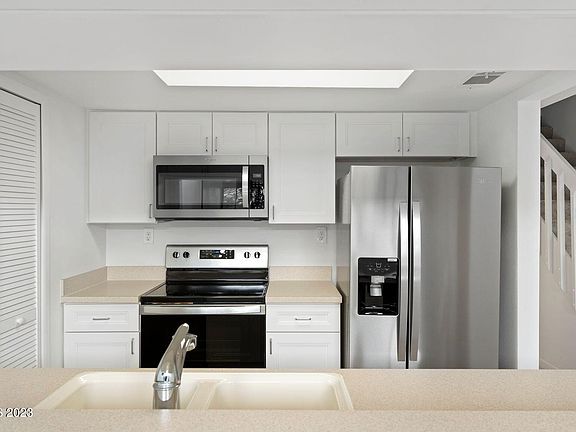 3rd image of 1800 Minutemen Cswy APT 15