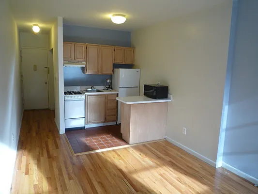 Rented by DSA Realty Midtown West | media 32