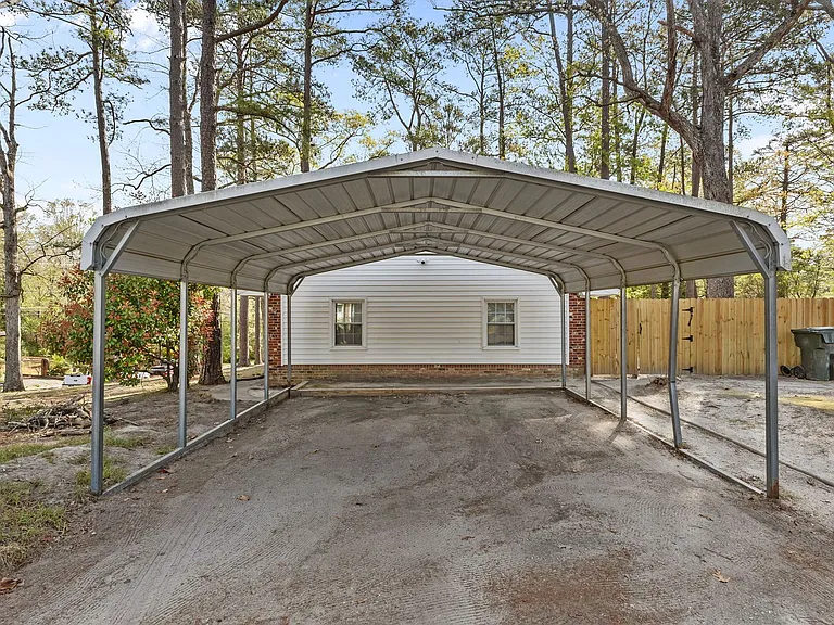 2125 Forest Hills Dr — Photo 30