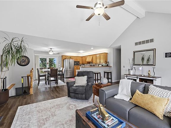 5th image of 302 SW 24th St