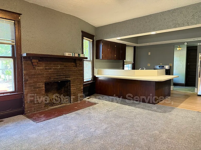 229 W Allen St — Photo 4