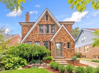 428 Cloverly Rd, Grosse Pointe Farms, MI 48236
