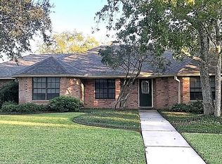 108 Raska Dr, Yoakum, TX 77995