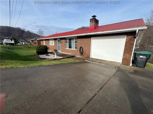 374 Pine Dr, Poca, WV 25159
