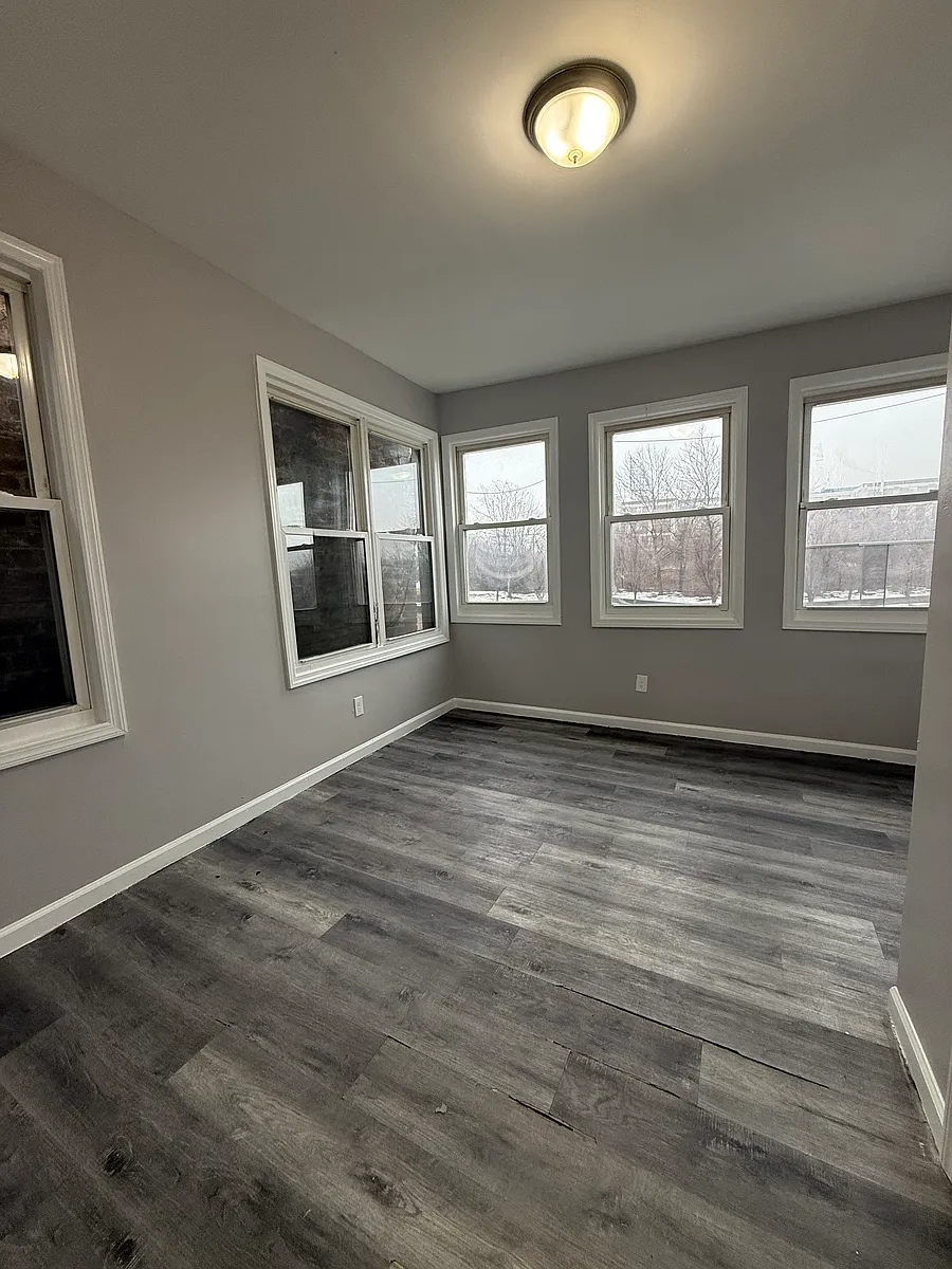 Building Photo - 71 W Runyon St #1L