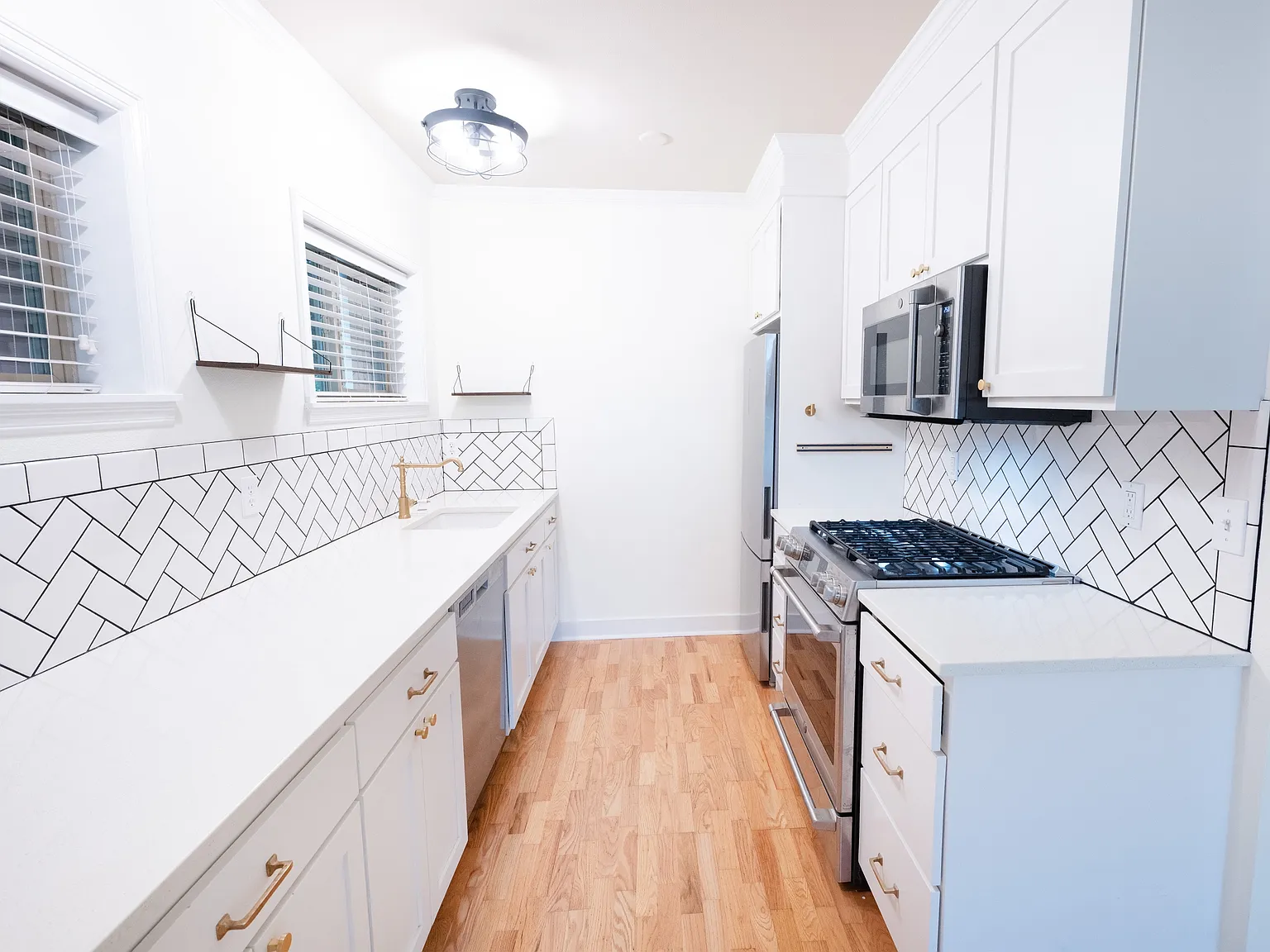 2203 Yale Ave E — Photo 3