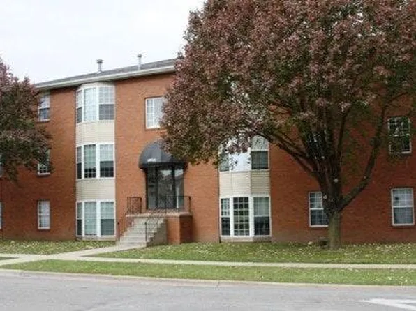 1802 Rainbow Ave, Bloomington, IL 61704