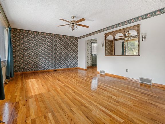 4th image of 656 W Highland Ave