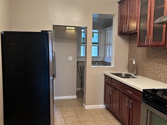 4th image of 1634 19th Ave