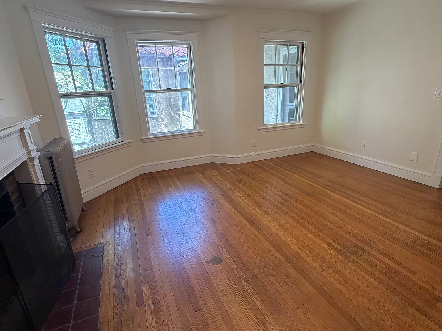 3 bed, $4,300 — Photo 2