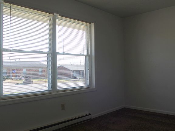 4th image of 115 Queensway Dr