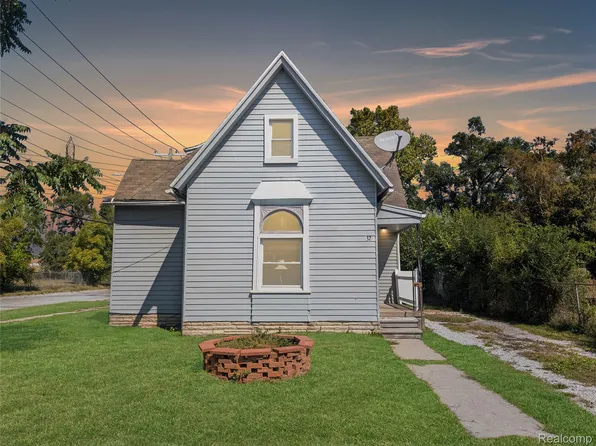 32 Labadie St, Ecorse, MI 48229