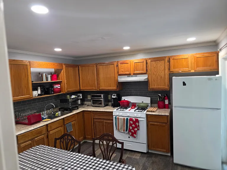 2 Linden Ave #5 — Photo 13