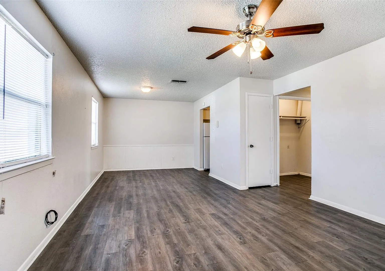 This charming 2-bedroom, 1-bathroom home in Crowley, TX, offers a perfect blend of comfort and co... — Photo 2