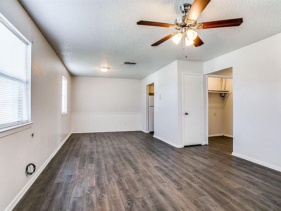 2nd image of 105 Peach St APT A